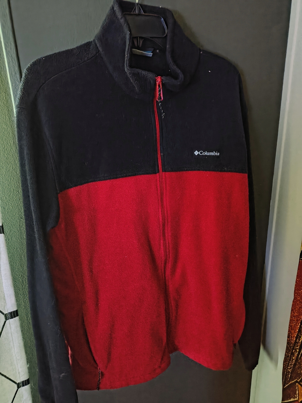 Columbia Men’s Black and Red Full-Zip Fleece Sweater